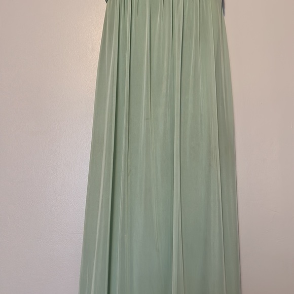 David’s Bridal Bridesmaid Dress meadow green size 2 light and flowy - Picture 3 of 12